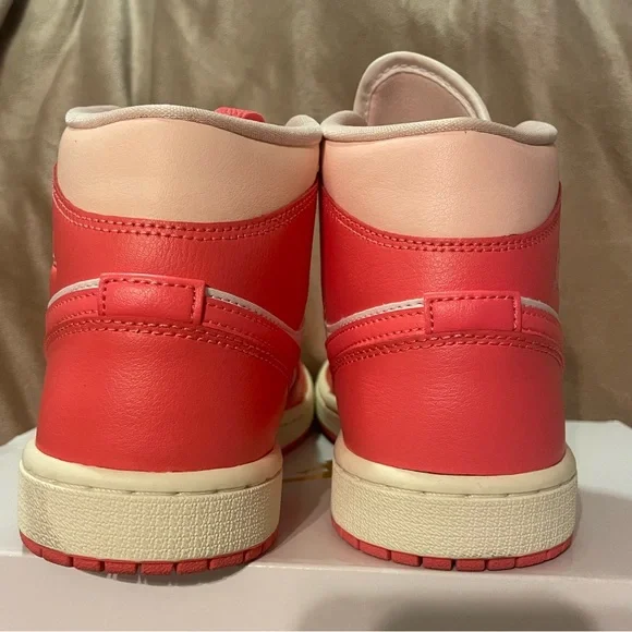 Women’s NIKE Air Jordan 1 Mid - Picture 8 of 13